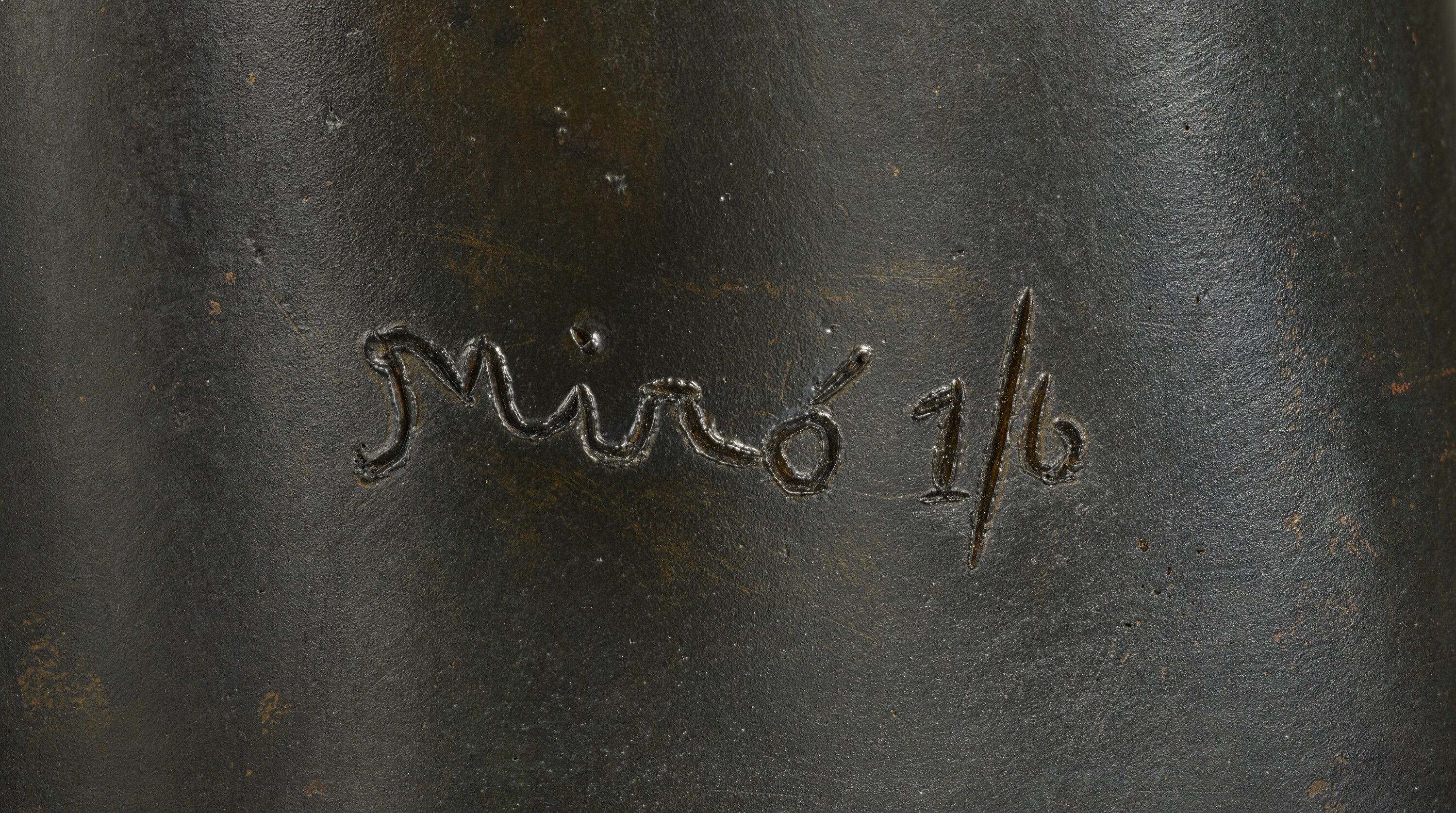 982